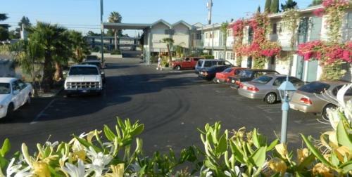 Motel Antioch Executive Inn