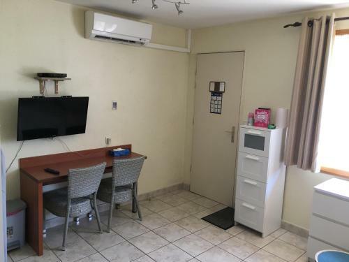 Apartamento Studio Meubl� 19 M2 Au Rdc Avec Wifi + Clim+parking