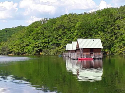Les Chalets Flottants Des Planquettes