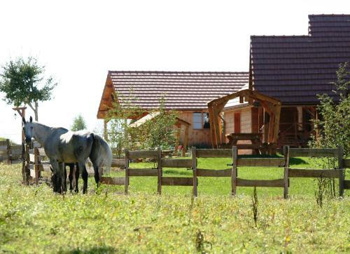 Le Hameau Des Grilles