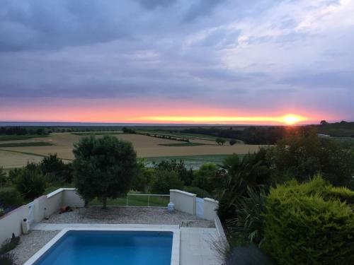 Le Panorama Entre Vignobles Et Estuaire