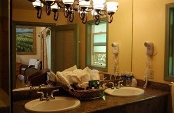 Vineyard Inn Hotel