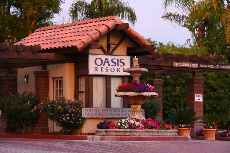 Hotel The Oasis Resort
