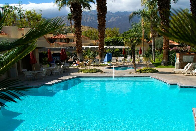 Hotel The Oasis Resort