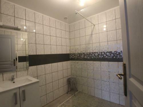 G�te Saint-germain-laprade, 4 Pi�ces, 8 Personnes - Fr-1-582-73
