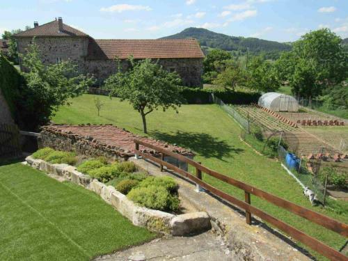 G�te Saint-germain-laprade, 4 Pi�ces, 8 Personnes - Fr-1-582-73