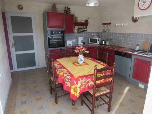 G�te Saint-germain-laprade, 4 Pi�ces, 8 Personnes - Fr-1-582-73
