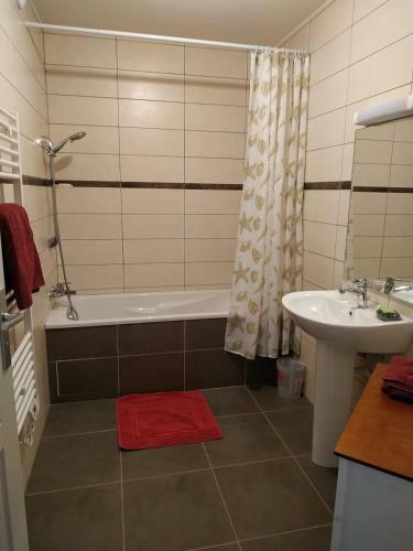 Hostal La Courlande