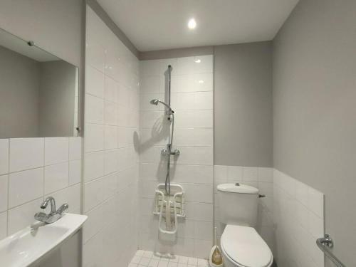 G�te Saint-haon-le-ch�tel, 4 Pi�ces, 10 Personnes - Fr-1-496-252