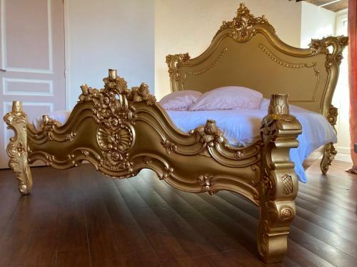 Ch�teau De La Preuille Bed & Breakfast