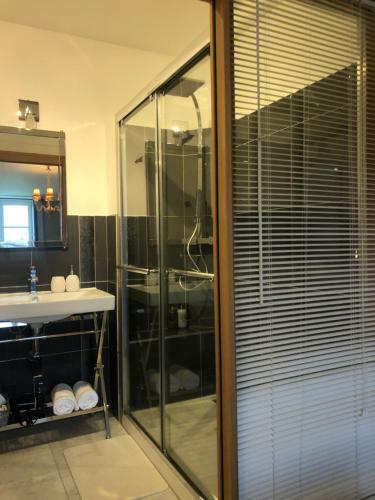 Ch�teau De La Preuille Bed & Breakfast