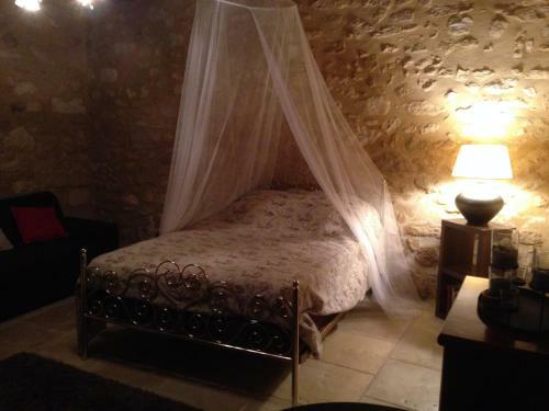 Hostal Chambre Maison En Pierre Jacuzzi