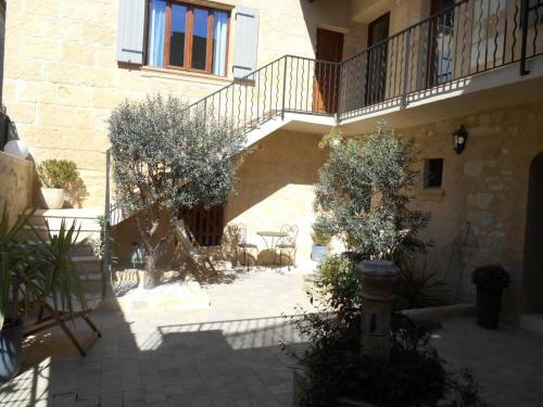 Hostal Chambre Maison En Pierre Jacuzzi