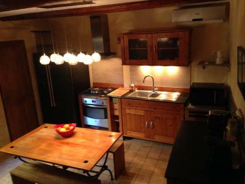 Hostal Chambre Maison En Pierre Jacuzzi
