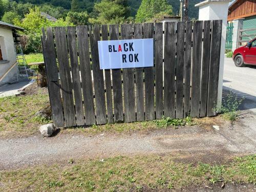 Villa Black Rok