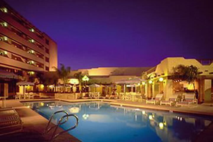 Hotel Four Points By Sheraton Phoenix South Mountain