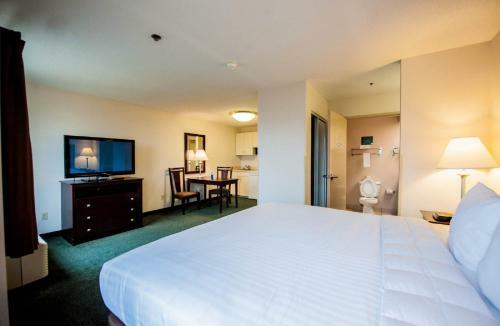 Hotel Greystone Inn & Suites