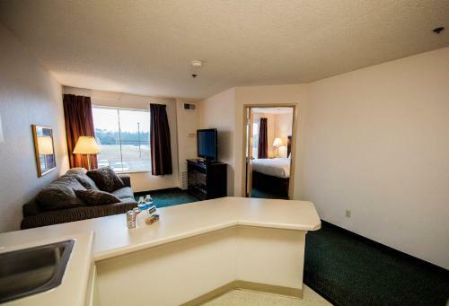 Hotel Greystone Inn & Suites