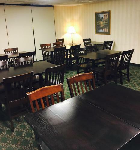 Hotel Greystone Inn & Suites