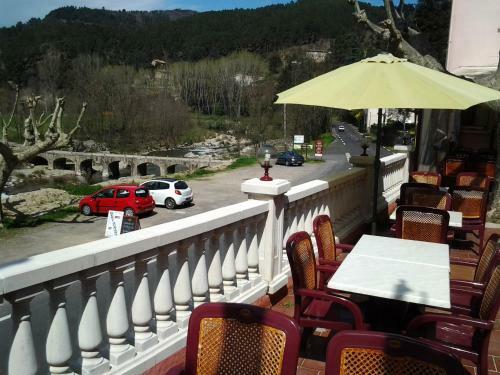 Hotel Logis La Corniche Des Cevennes