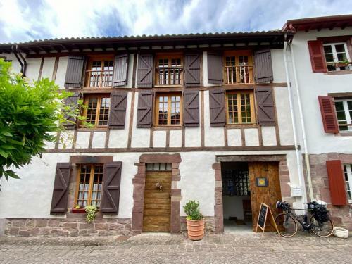 Gite De La Porte Saint Jacques: A Hostel For Pilgrims