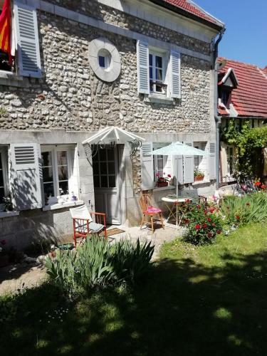 Hostal Avenue Du Ch�teau