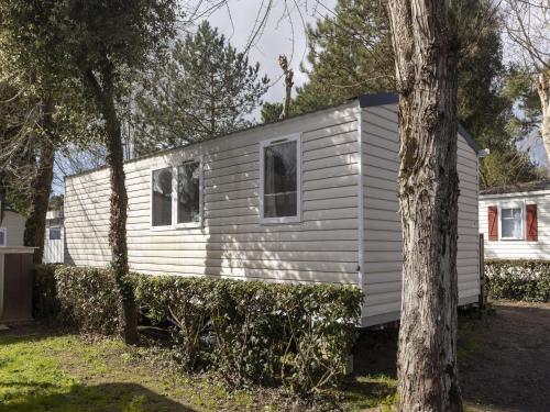 Inviting Holiday Home In Saint-jean-de-monts With Terrace