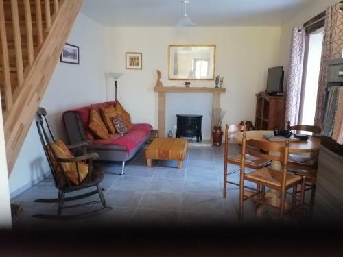 Captivating 2-bed House In Saint-leger-magnazeix