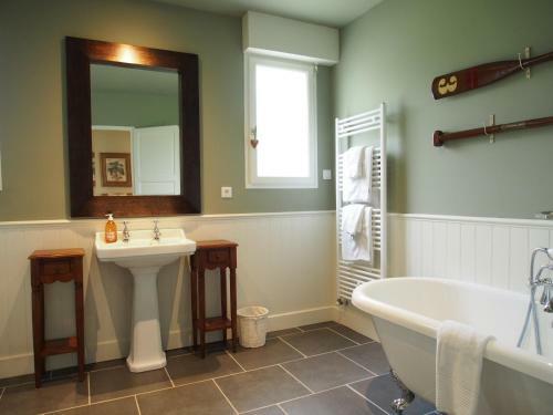 La Villa A Chateau Franc-daut Sleeps 6