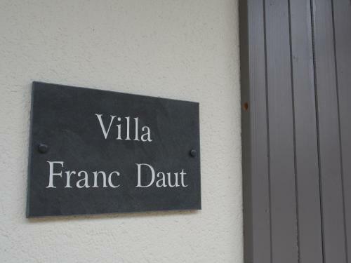 La Villa A Chateau Franc-daut Sleeps 6