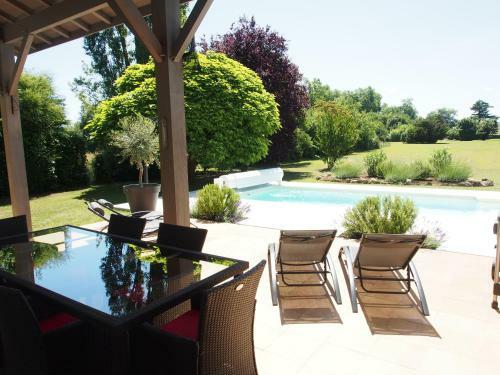 La Villa A Chateau Franc-daut Sleeps 6