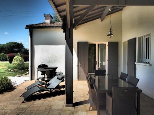 La Villa A Chateau Franc-daut Sleeps 6