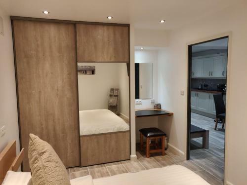 Dobbies Adults Only Boutique Apartment