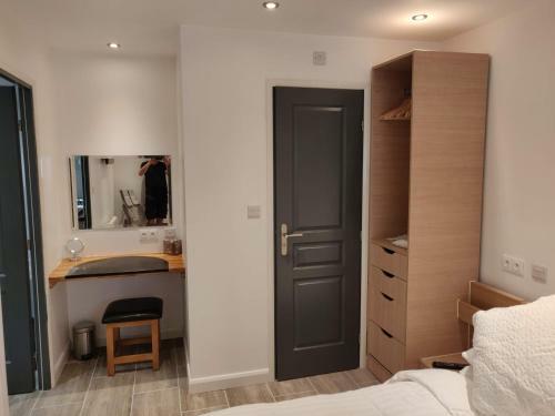 Dobbies Adults Only Boutique Apartment
