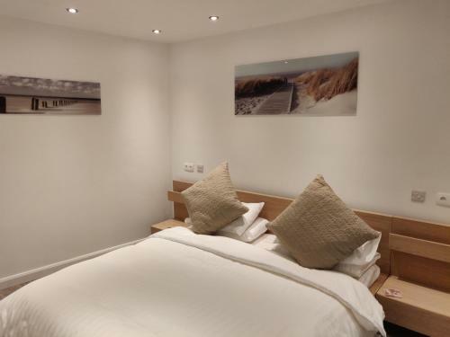 Dobbies Adults Only Boutique Apartment