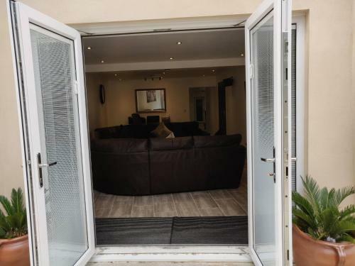 Dobbies Adults Only Boutique Apartment