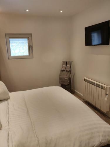 Dobbies Adults Only Boutique Apartment