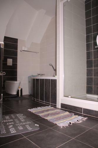 Maison De Vacances Pr�s Thalasso, Plage Du Sillon, Commerces