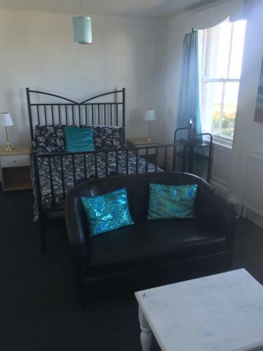 Hostal The Bay