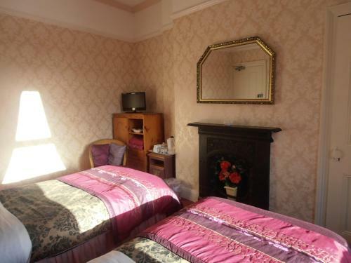 Hostal Riverside Guest House