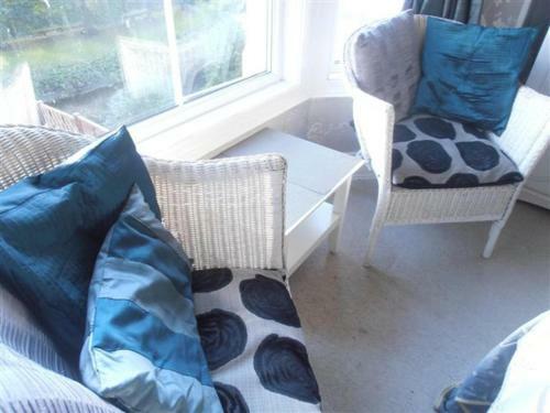 Hostal Riverside Guest House
