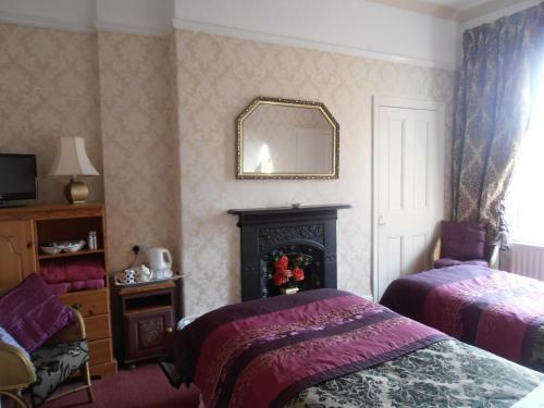 Hostal Riverside Guest House