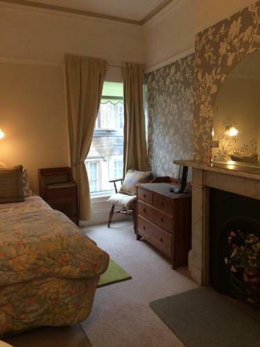 Hostal Riverside Guest House