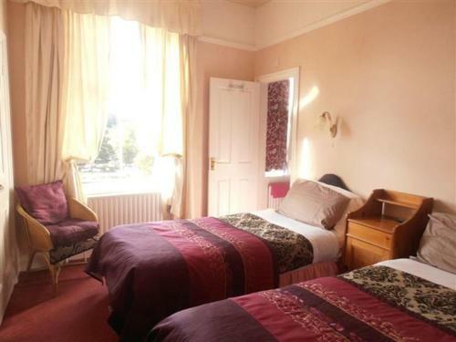 Hostal Riverside Guest House