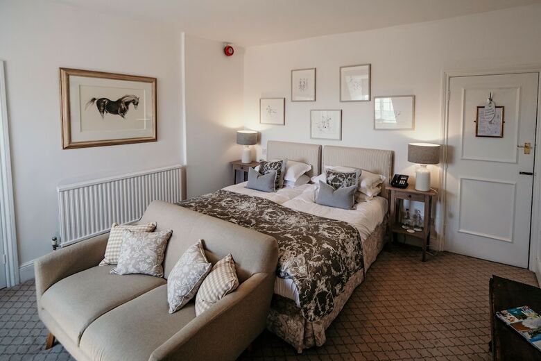 The George Hotel