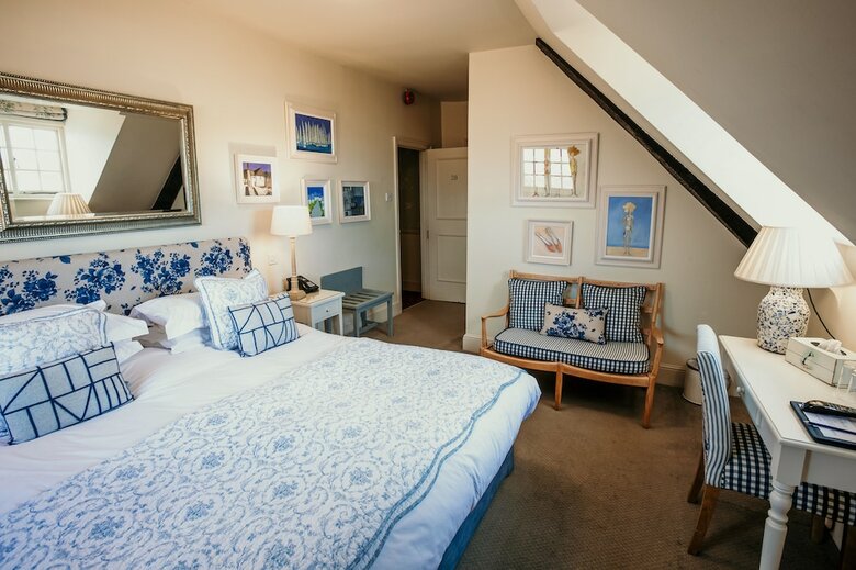 The George Hotel