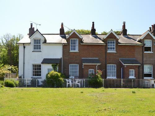 2 Fort Victoria Cottages