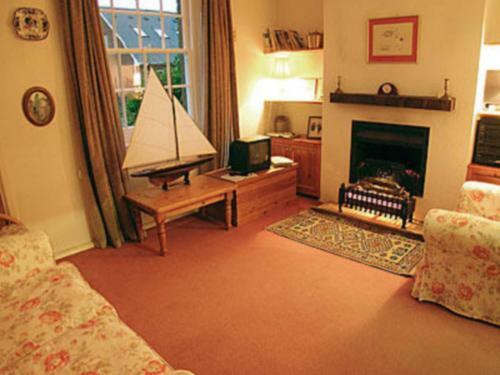 2 Fort Victoria Cottages