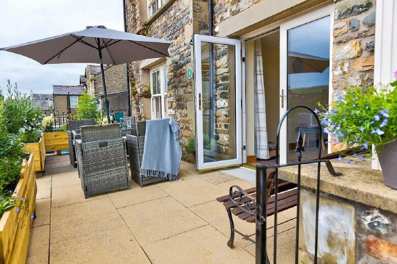 Howgills Guest House & Apartments