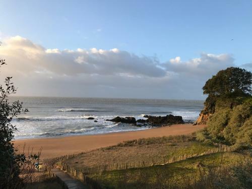 Apartamento Studio �quip�, Calme, Wifi, 1.5 Km Du Front De Mer